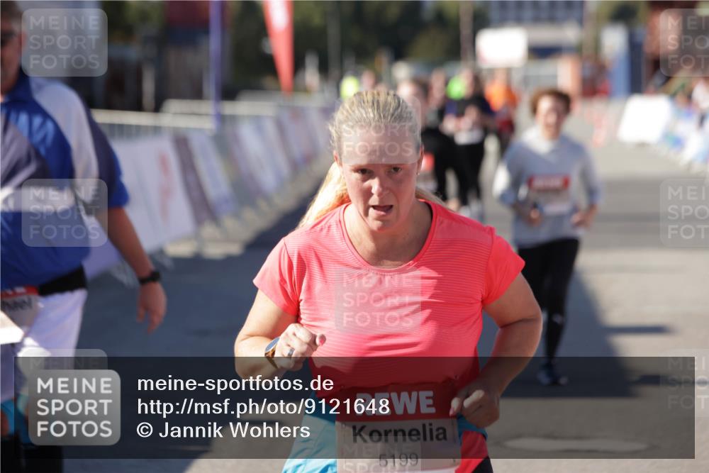 03.10.2025 - Köhlbrandbrückenlauf Jannik Wohlers http://msf.ph/oto/9121648 03.10.2025 13:36:37 Ziel 4735, 5199, 5278, 5585, 5767, 6003, 6004, 6023, 6825 meine-sportfotos.de