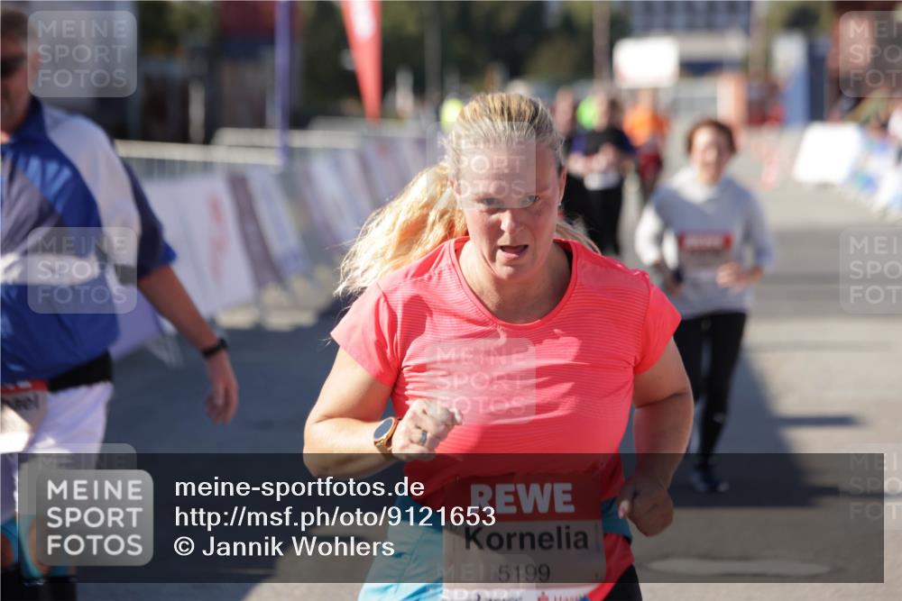 03.10.2025 - Köhlbrandbrückenlauf Jannik Wohlers http://msf.ph/oto/9121653 03.10.2025 13:36:37 Ziel 4735, 5199, 5278, 5585, 5767, 6003, 6004, 6023, 6825 meine-sportfotos.de