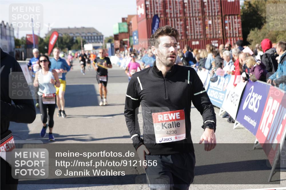 03.10.2025 - Köhlbrandbrückenlauf Jannik Wohlers http://msf.ph/oto/9121656 03.10.2025 13:04:46 Ziel 4022, 4061, 4236, 4246, 4247, 4303, 4449, 4713, 4724, 4831, 5849, 5948, 5968, 6268, 6470, 6716 meine-sportfotos.de