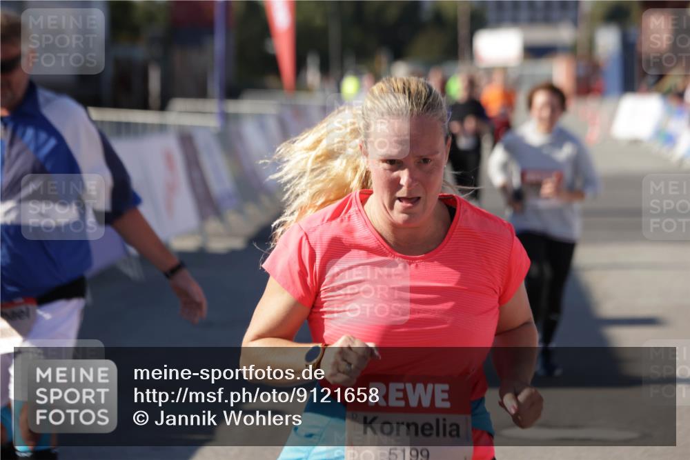 03.10.2025 - Köhlbrandbrückenlauf Jannik Wohlers http://msf.ph/oto/9121658 03.10.2025 13:36:37 Ziel 4735, 5199, 5278, 5585, 5767, 6003, 6004, 6023, 6825 meine-sportfotos.de
