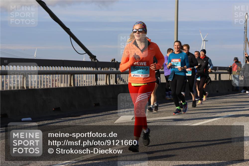 03.10.2025 - Köhlbrandbrückenlauf Strokosch-Dieckow http://msf.ph/oto/9121660 03.10.2025 09:57:31 Position 2 3074 meine-sportfotos.de