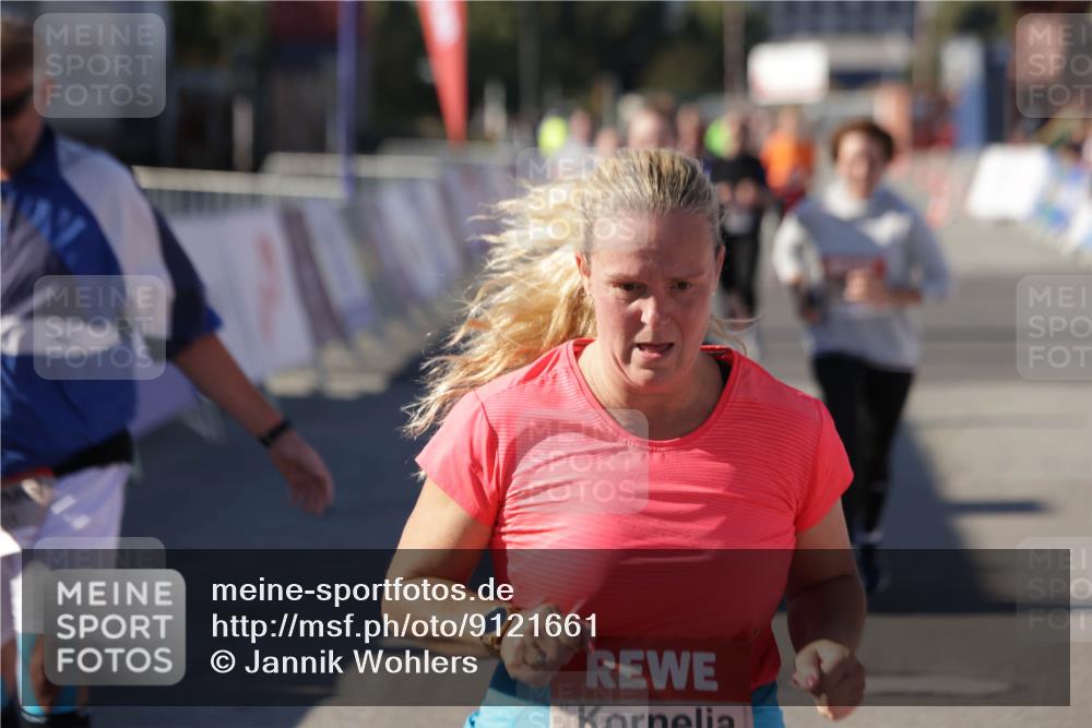 03.10.2025 - Köhlbrandbrückenlauf Jannik Wohlers http://msf.ph/oto/9121661 03.10.2025 13:36:37 Ziel 4735, 5199, 5278, 5585, 5767, 6003, 6004, 6023, 6825 meine-sportfotos.de