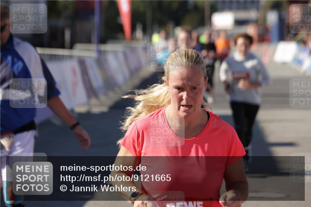 03.10.2025 - Köhlbrandbrückenlauf Jannik Wohlers http://msf.ph/oto/9121665 03.10.2025 13:36:37 Ziel 4735, 5199, 5278, 5585, 5767, 6003, 6004, 6023, 6825 meine-sportfotos.de