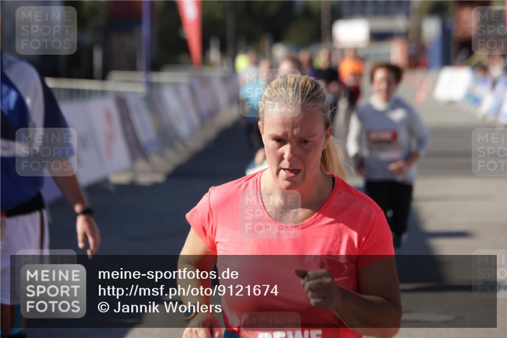 03.10.2025 - Köhlbrandbrückenlauf Jannik Wohlers http://msf.ph/oto/9121674 03.10.2025 13:36:37 Ziel 4735, 5199, 5278, 5585, 5767, 6003, 6004, 6023, 6825 meine-sportfotos.de