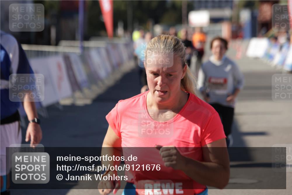 03.10.2025 - Köhlbrandbrückenlauf Jannik Wohlers http://msf.ph/oto/9121676 03.10.2025 13:36:37 Ziel 4735, 5199, 5278, 5585, 5767, 6003, 6004, 6023, 6825 meine-sportfotos.de
