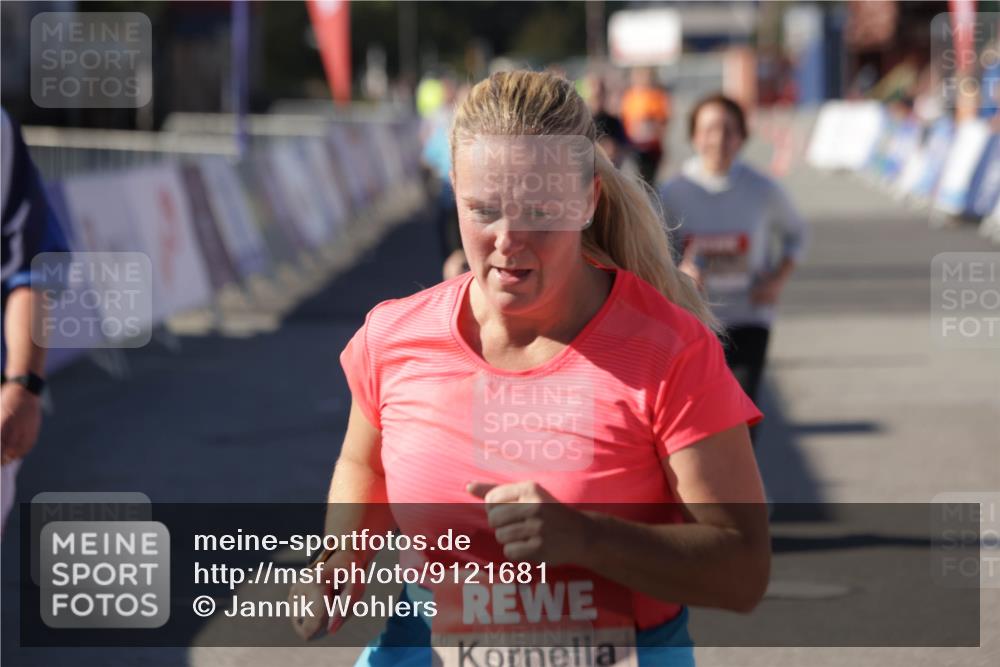 03.10.2025 - Köhlbrandbrückenlauf Jannik Wohlers http://msf.ph/oto/9121681 03.10.2025 13:36:37 Ziel 4735, 5199, 5278, 5585, 5767, 6003, 6004, 6023, 6825 meine-sportfotos.de