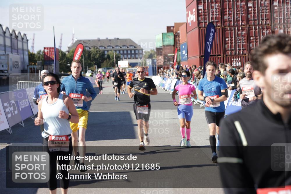 03.10.2025 - Köhlbrandbrückenlauf Jannik Wohlers http://msf.ph/oto/9121685 03.10.2025 13:04:47 Ziel 4022, 4061, 4236, 4246, 4247, 4303, 4449, 4724, 4831, 5849, 5948, 5968, 6268, 6470, 6716 meine-sportfotos.de