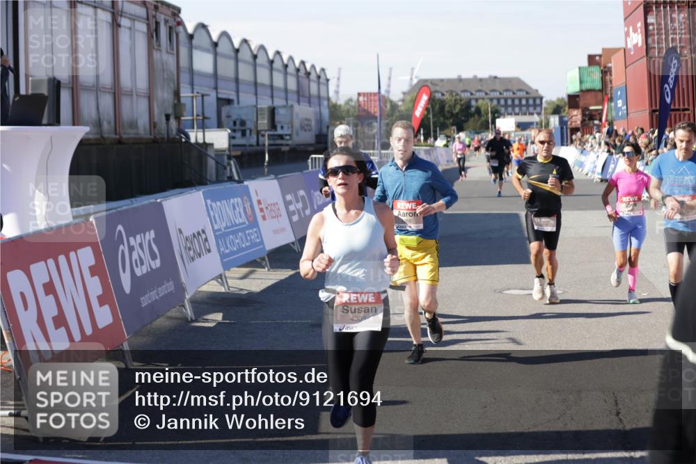 03.10.2025 - Köhlbrandbrückenlauf Jannik Wohlers http://msf.ph/oto/9121694 03.10.2025 13:04:48 Ziel 4022, 4061, 4236, 4246, 4247, 4303, 4449, 4724, 4831, 5849, 5948, 5968, 6268, 6470, 6716 meine-sportfotos.de