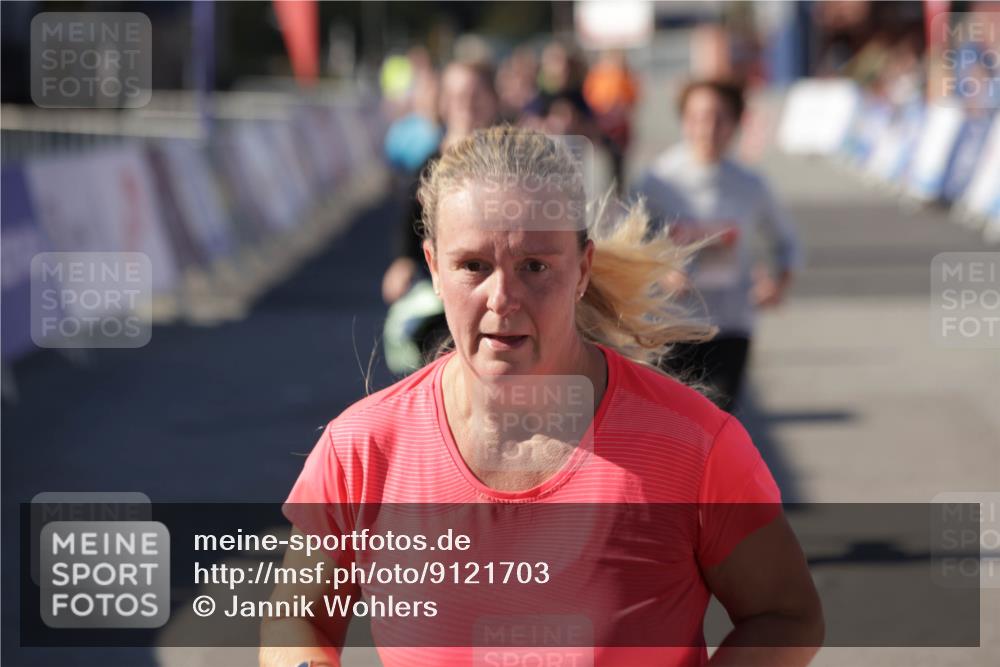 03.10.2025 - Köhlbrandbrückenlauf Jannik Wohlers http://msf.ph/oto/9121703 03.10.2025 13:36:37 Ziel 4735, 5199, 5278, 5585, 5767, 6003, 6004, 6023, 6825 meine-sportfotos.de