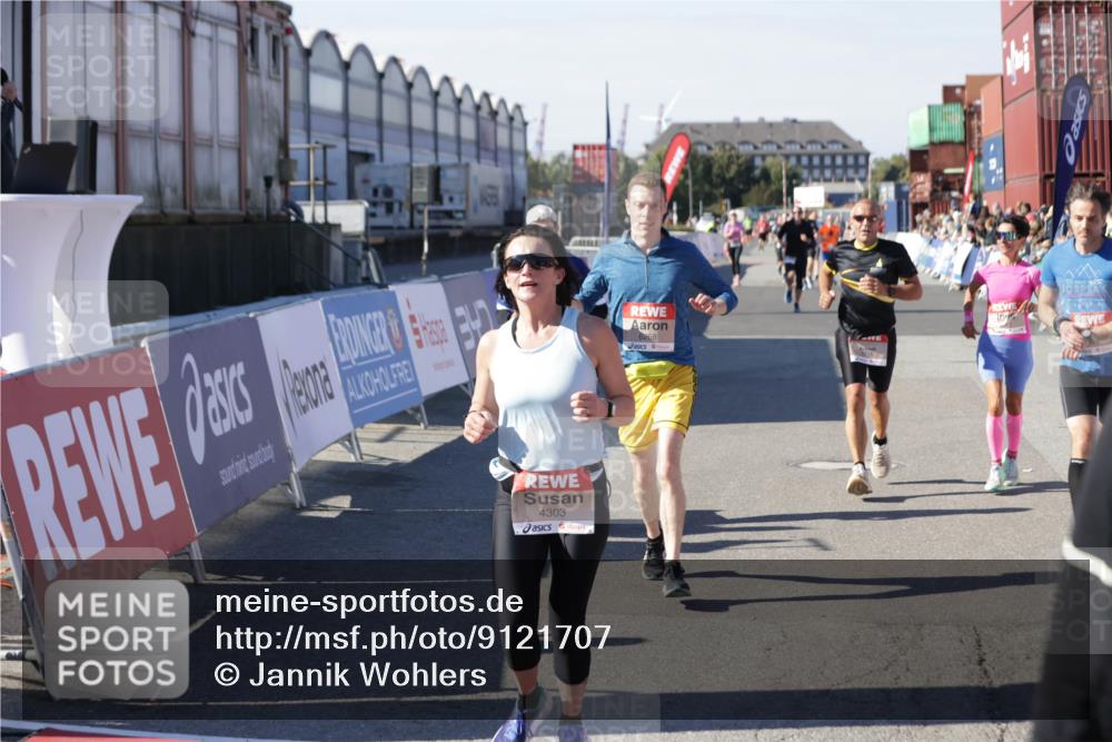 03.10.2025 - Köhlbrandbrückenlauf Jannik Wohlers http://msf.ph/oto/9121707 03.10.2025 13:04:48 Ziel 4022, 4061, 4236, 4246, 4247, 4303, 4449, 4724, 4831, 5849, 5948, 5968, 6268, 6470, 6716 meine-sportfotos.de