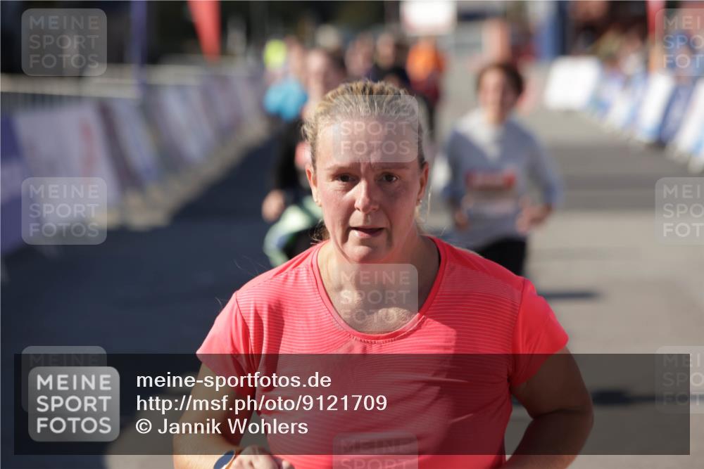 03.10.2025 - Köhlbrandbrückenlauf Jannik Wohlers http://msf.ph/oto/9121709 03.10.2025 13:36:37 Ziel 4735, 5199, 5278, 5585, 5767, 6003, 6004, 6023, 6825 meine-sportfotos.de