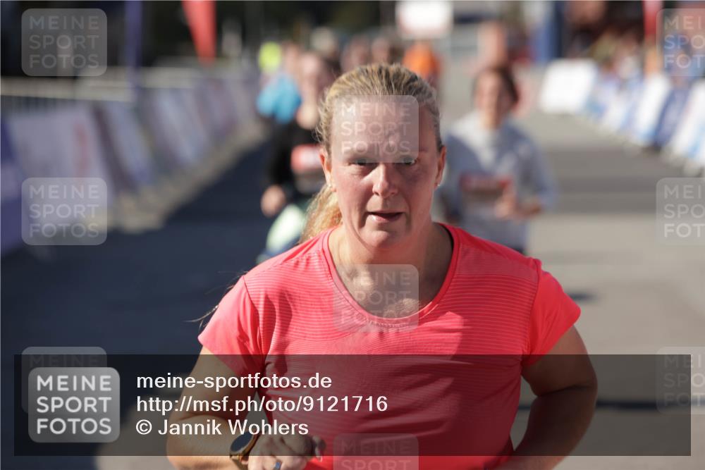 03.10.2025 - Köhlbrandbrückenlauf Jannik Wohlers http://msf.ph/oto/9121716 03.10.2025 13:36:38 Ziel 4735, 5199, 5278, 5585, 5767, 6003, 6004, 6023, 6825 meine-sportfotos.de