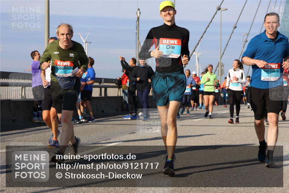 03.10.2025 - Köhlbrandbrückenlauf Strokosch-Dieckow http://msf.ph/oto/9121717 03.10.2025 09:57:35 Position 2 1713, 1539, 2451 meine-sportfotos.de