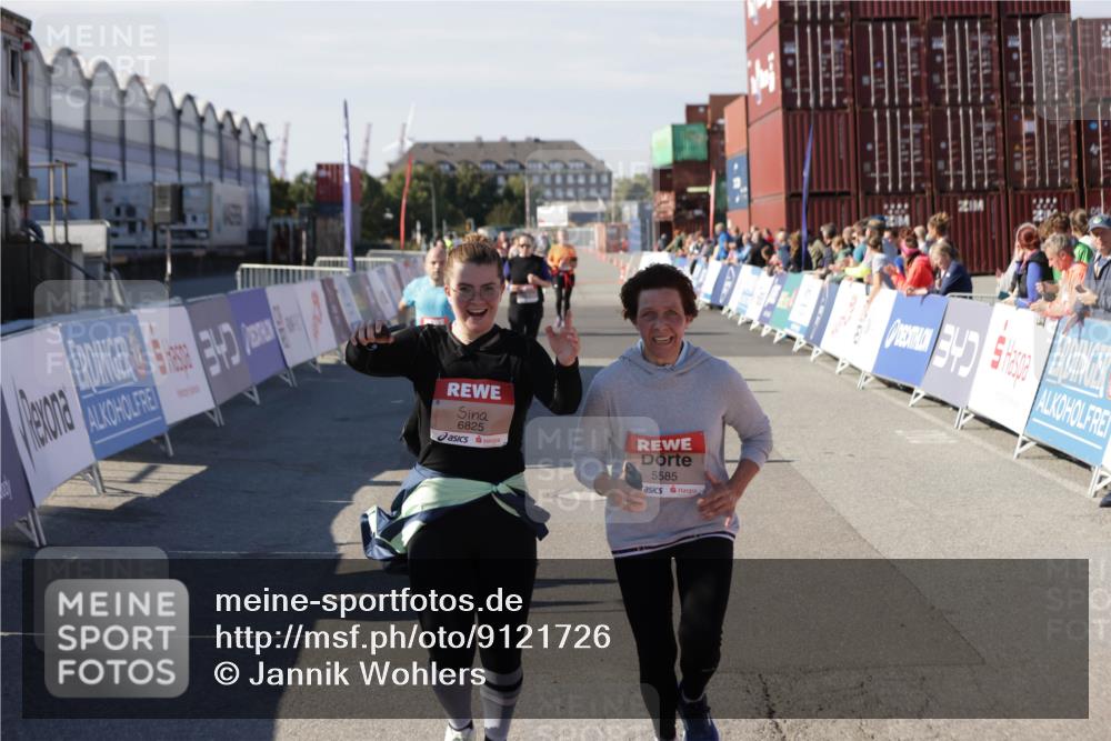 03.10.2025 - Köhlbrandbrückenlauf Jannik Wohlers http://msf.ph/oto/9121726 03.10.2025 13:36:40 Ziel 4735, 4974, 5199, 5278, 5585, 5767, 6023, 6825 meine-sportfotos.de
