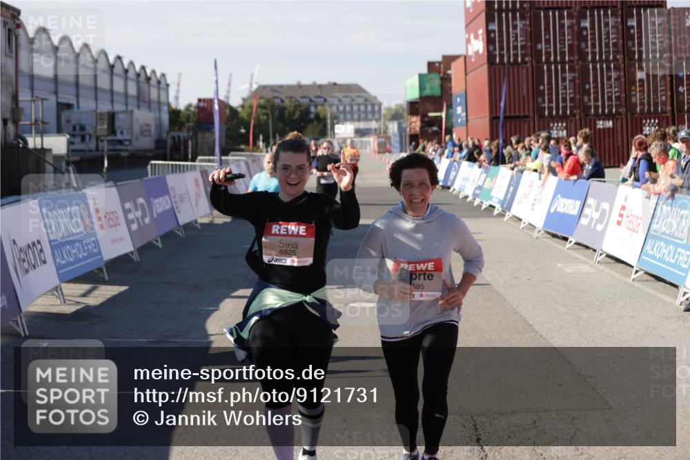 03.10.2025 - Köhlbrandbrückenlauf Jannik Wohlers http://msf.ph/oto/9121731 03.10.2025 13:36:40 Ziel 4735, 4974, 5199, 5278, 5585, 5767, 6023, 6825 meine-sportfotos.de