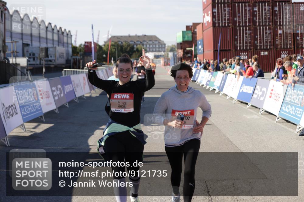 03.10.2025 - Köhlbrandbrückenlauf Jannik Wohlers http://msf.ph/oto/9121735 03.10.2025 13:36:40 Ziel 4735, 4974, 5199, 5278, 5585, 5767, 6023, 6825 meine-sportfotos.de