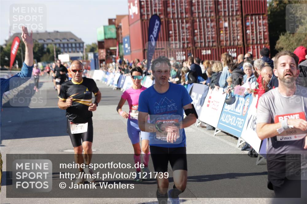 03.10.2025 - Köhlbrandbrückenlauf Jannik Wohlers http://msf.ph/oto/9121739 03.10.2025 13:04:49 Ziel 4022, 4061, 4236, 4240, 4246, 4247, 4303, 4449, 4724, 4831, 5849, 5948, 5968, 6268, 6470, 6716 meine-sportfotos.de