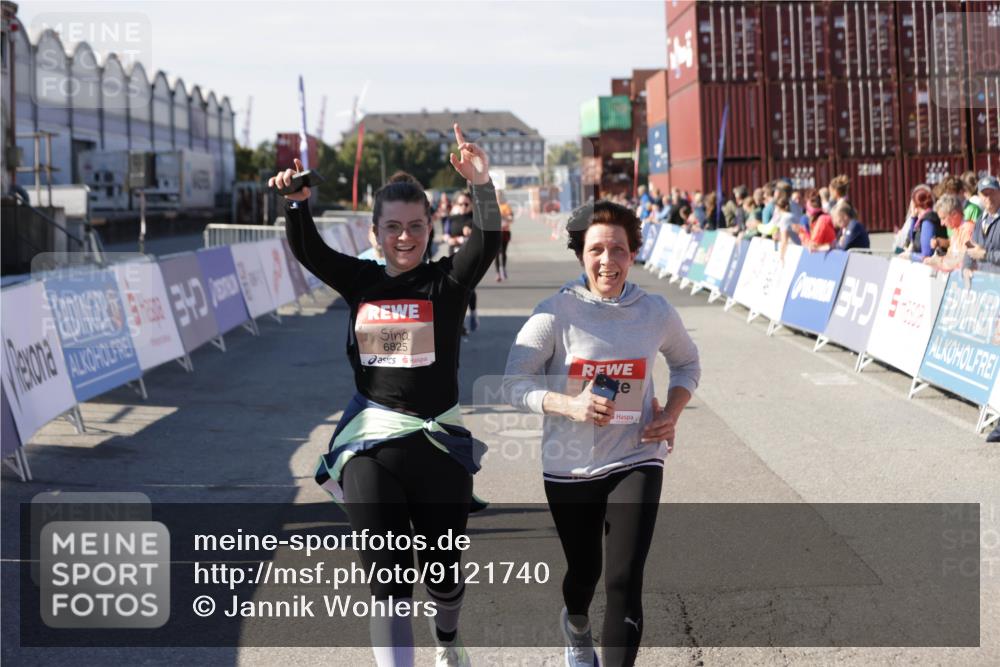 03.10.2025 - Köhlbrandbrückenlauf Jannik Wohlers http://msf.ph/oto/9121740 03.10.2025 13:36:40 Ziel 4735, 4974, 5199, 5278, 5585, 5767, 6023, 6825 meine-sportfotos.de