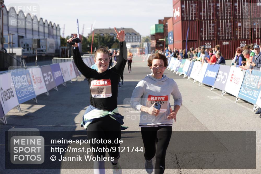 03.10.2025 - Köhlbrandbrückenlauf Jannik Wohlers http://msf.ph/oto/9121744 03.10.2025 13:36:40 Ziel 4735, 4974, 5199, 5278, 5585, 5767, 6023, 6825 meine-sportfotos.de