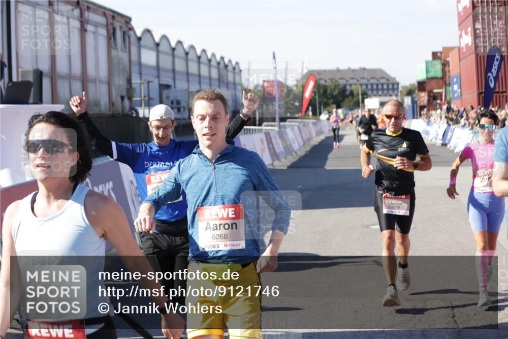 03.10.2025 - Köhlbrandbrückenlauf Jannik Wohlers http://msf.ph/oto/9121746 03.10.2025 13:04:49 Ziel 4022, 4061, 4236, 4240, 4246, 4247, 4303, 4449, 4724, 4831, 5849, 5948, 5968, 6268, 6470, 6716 meine-sportfotos.de