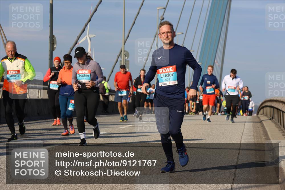 03.10.2025 - Köhlbrandbrückenlauf Strokosch-Dieckow http://msf.ph/oto/9121767 03.10.2025 09:57:43 Position 2 2004, 2393, 2509 meine-sportfotos.de