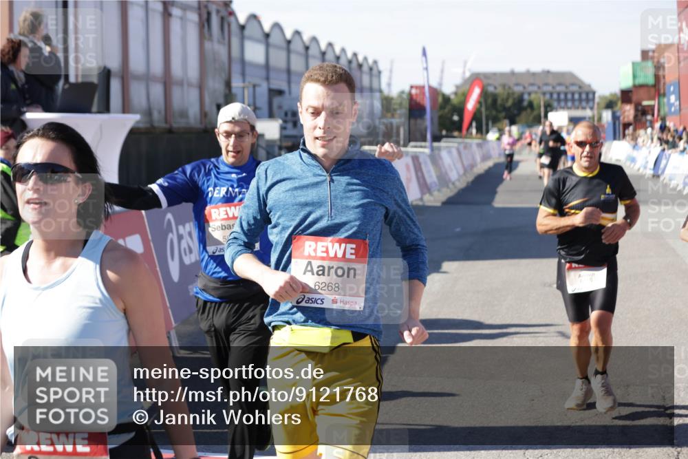 03.10.2025 - Köhlbrandbrückenlauf Jannik Wohlers http://msf.ph/oto/9121768 03.10.2025 13:04:49 Ziel 4022, 4061, 4236, 4240, 4246, 4247, 4303, 4449, 4724, 4831, 5849, 5948, 5968, 6268, 6470, 6716 meine-sportfotos.de