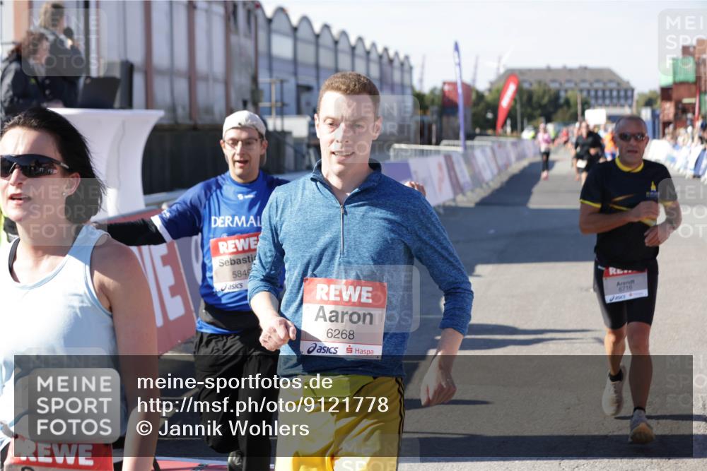 03.10.2025 - Köhlbrandbrückenlauf Jannik Wohlers http://msf.ph/oto/9121778 03.10.2025 13:04:49 Ziel 4022, 4061, 4236, 4240, 4246, 4247, 4303, 4449, 4724, 4831, 5849, 5948, 5968, 6268, 6470, 6716 meine-sportfotos.de