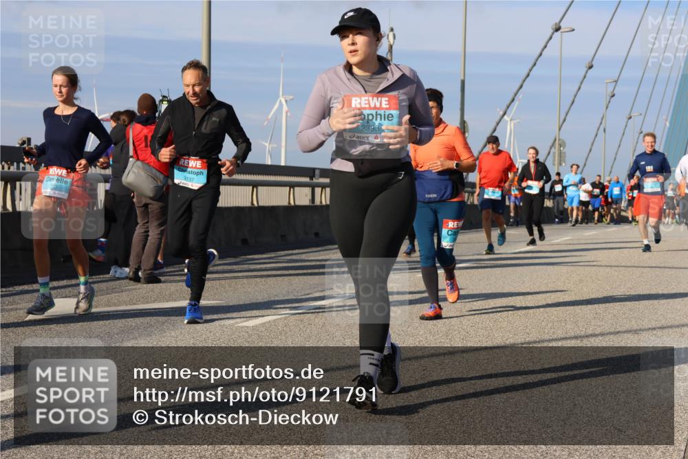 03.10.2025 - Köhlbrandbrückenlauf Strokosch-Dieckow http://msf.ph/oto/9121791 03.10.2025 09:57:48 Position 2 1252, 2137, 2393, 7 meine-sportfotos.de