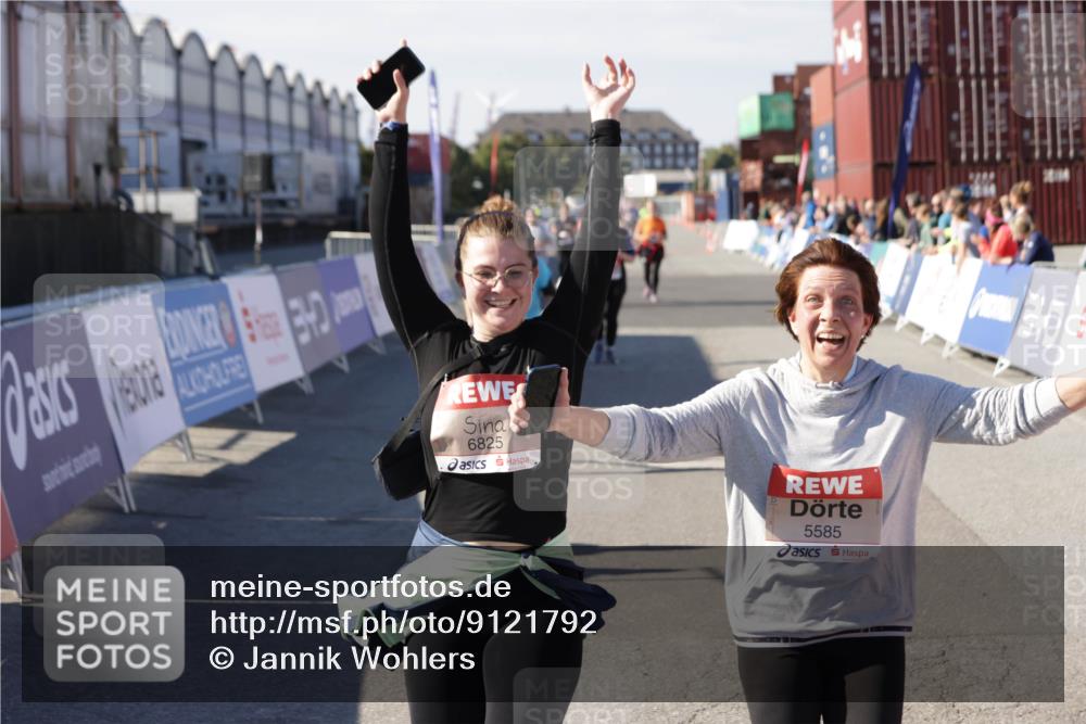 03.10.2025 - Köhlbrandbrückenlauf Jannik Wohlers http://msf.ph/oto/9121792 03.10.2025 13:36:41 Ziel 4735, 4974, 5199, 5278, 5585, 5767, 6023, 6825 meine-sportfotos.de