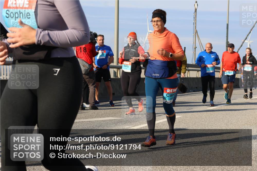 03.10.2025 - Köhlbrandbrückenlauf Strokosch-Dieckow http://msf.ph/oto/9121794 03.10.2025 09:57:49 Position 2 239, 3199, 343 meine-sportfotos.de