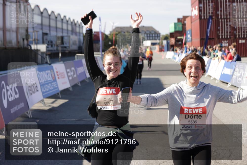 03.10.2025 - Köhlbrandbrückenlauf Jannik Wohlers http://msf.ph/oto/9121796 03.10.2025 13:36:41 Ziel 4735, 4974, 5199, 5278, 5585, 5767, 6023, 6825 meine-sportfotos.de