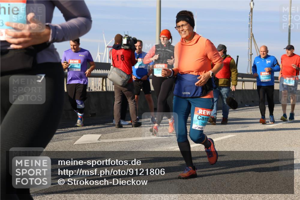 03.10.2025 - Köhlbrandbrückenlauf Strokosch-Dieckow http://msf.ph/oto/9121806 03.10.2025 09:57:49 Position 2 3, 18, 319, 3432 meine-sportfotos.de