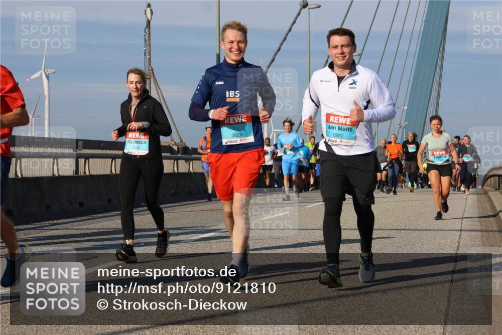 03.10.2025 - Köhlbrandbrückenlauf Strokosch-Dieckow http://msf.ph/oto/9121810 03.10.2025 09:57:52 Position 2 2284, 3829, 2930 meine-sportfotos.de