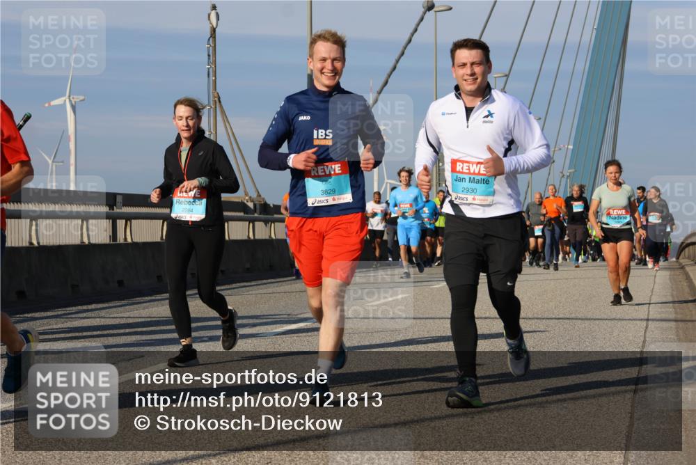 03.10.2025 - Köhlbrandbrückenlauf Strokosch-Dieckow http://msf.ph/oto/9121813 03.10.2025 09:57:53 Position 2 2284, 3829, 2930 meine-sportfotos.de