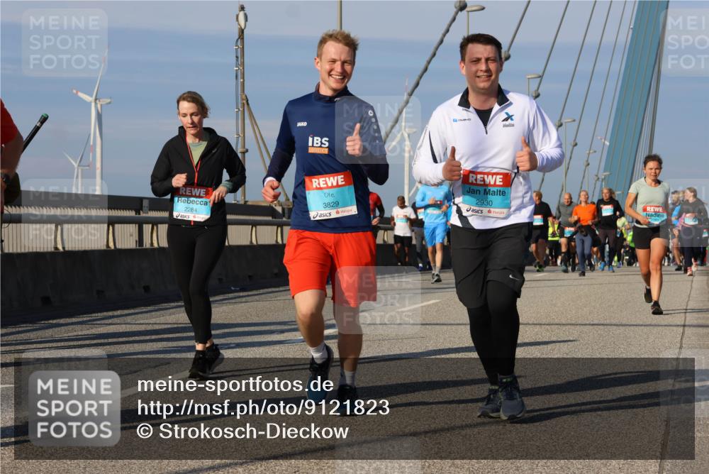 03.10.2025 - Köhlbrandbrückenlauf Strokosch-Dieckow http://msf.ph/oto/9121823 03.10.2025 09:57:53 Position 2 2284, 3829, 2930 meine-sportfotos.de