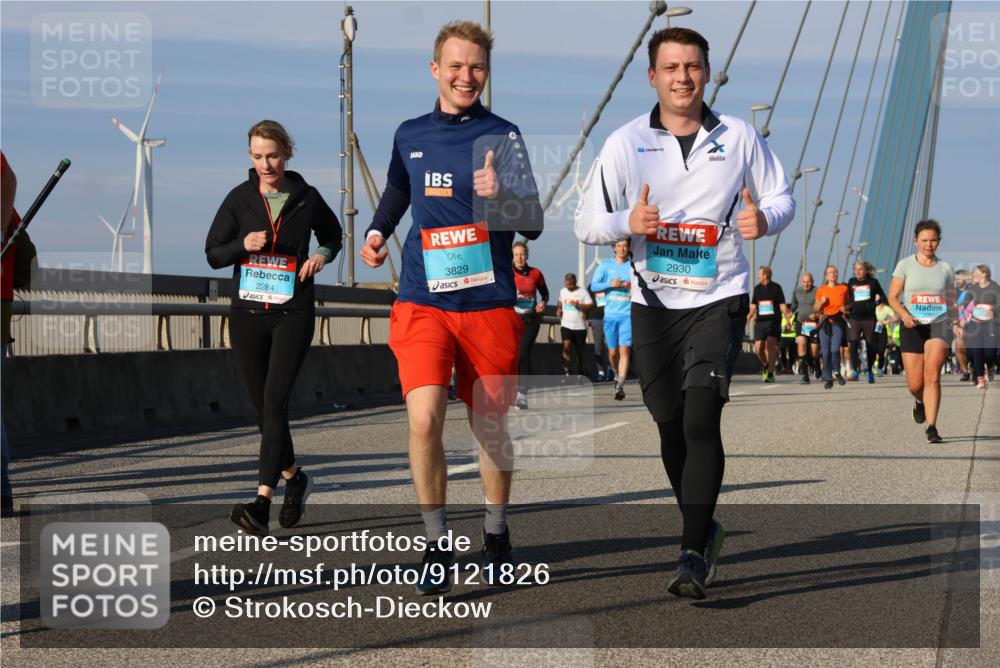 03.10.2025 - Köhlbrandbrückenlauf Strokosch-Dieckow http://msf.ph/oto/9121826 03.10.2025 09:57:53 Position 2 2284, 3829, 2930 meine-sportfotos.de