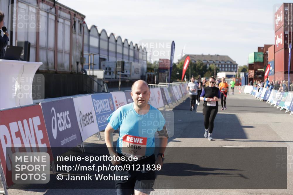 03.10.2025 - Köhlbrandbrückenlauf Jannik Wohlers http://msf.ph/oto/9121839 03.10.2025 13:36:43 Ziel 4974, 5199, 5278, 5585, 5767, 6023, 6825 meine-sportfotos.de