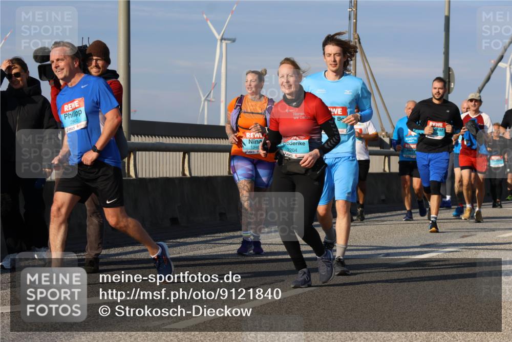03.10.2025 - Köhlbrandbrückenlauf Strokosch-Dieckow http://msf.ph/oto/9121840 03.10.2025 09:58:00 Position 2 2862, 1348, 2204 meine-sportfotos.de
