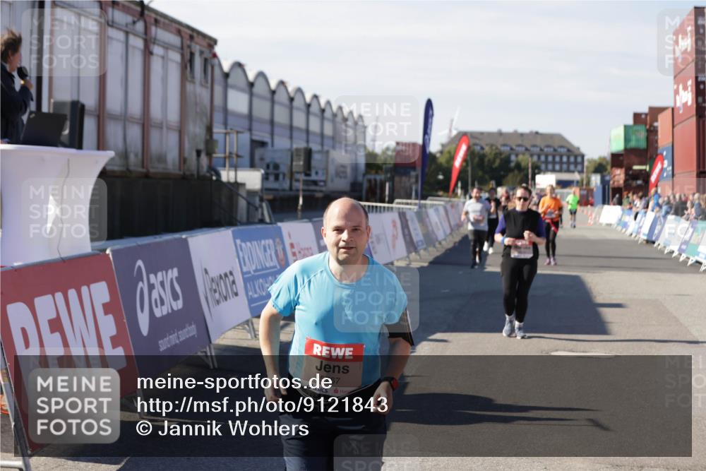03.10.2025 - Köhlbrandbrückenlauf Jannik Wohlers http://msf.ph/oto/9121843 03.10.2025 13:36:43 Ziel 4974, 5199, 5278, 5585, 5767, 6023, 6825 meine-sportfotos.de
