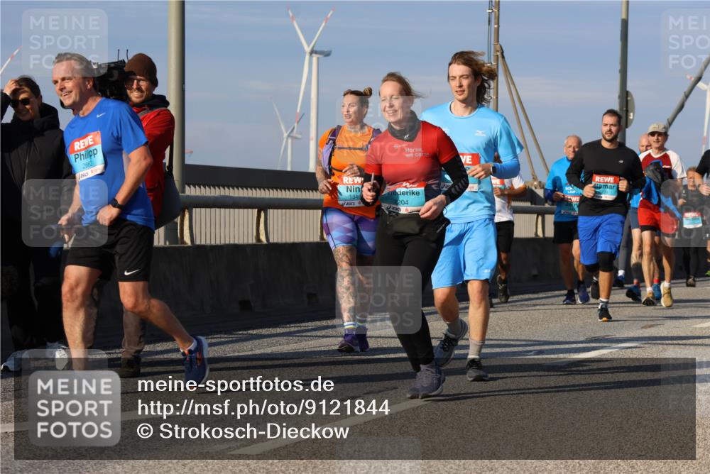 03.10.2025 - Köhlbrandbrückenlauf Strokosch-Dieckow http://msf.ph/oto/9121844 03.10.2025 09:58:00 Position 2 2862, 1348, 2204 meine-sportfotos.de