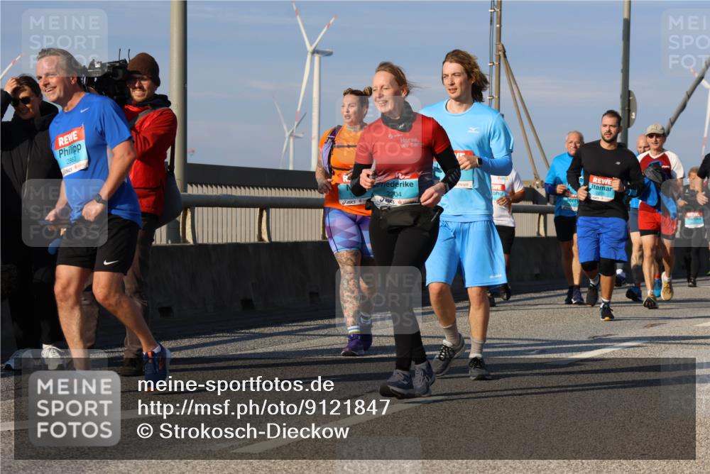 03.10.2025 - Köhlbrandbrückenlauf Strokosch-Dieckow http://msf.ph/oto/9121847 03.10.2025 09:58:00 Position 2 2862, 2204, 2239 meine-sportfotos.de