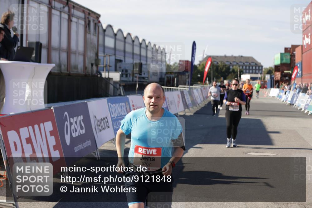 03.10.2025 - Köhlbrandbrückenlauf Jannik Wohlers http://msf.ph/oto/9121848 03.10.2025 13:36:43 Ziel 4974, 5199, 5278, 5585, 5767, 6023, 6825 meine-sportfotos.de