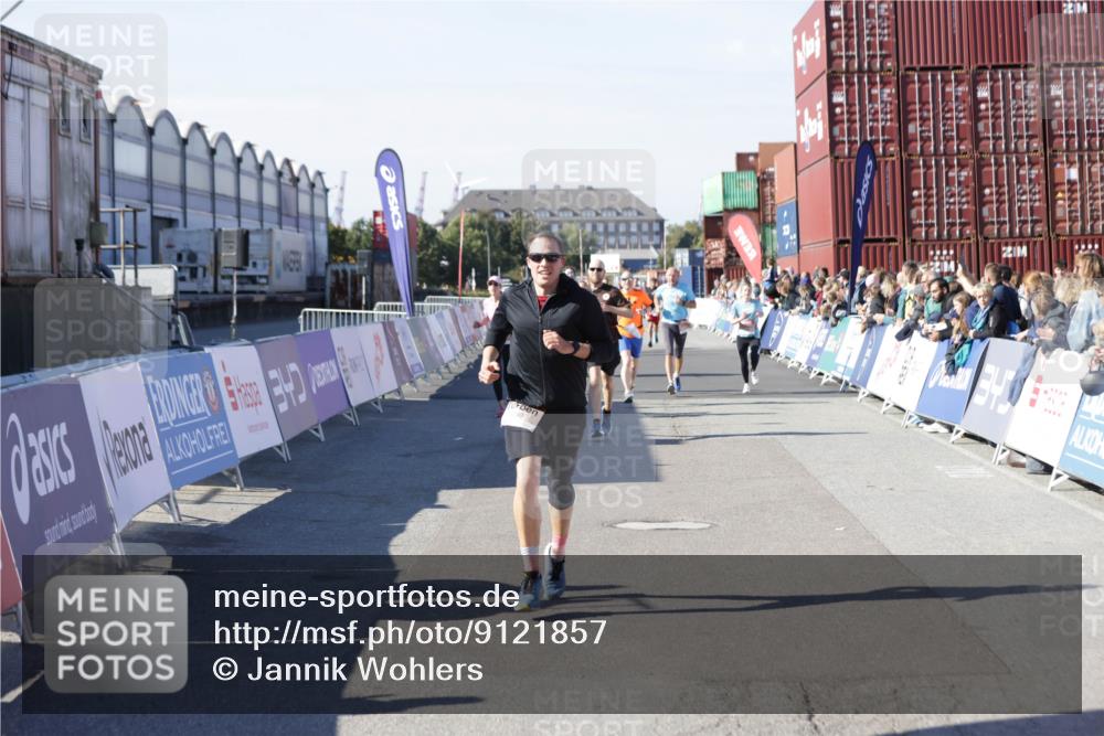 03.10.2025 - Köhlbrandbrückenlauf Jannik Wohlers http://msf.ph/oto/9121857 03.10.2025 13:04:55 Ziel 4061, 4175, 4217, 4240, 4303, 4449, 5670, 5785, 5849, 5952, 5968, 6268, 6561, 6716 meine-sportfotos.de