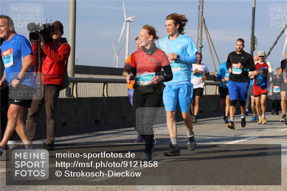 03.10.2025 - Köhlbrandbrückenlauf Strokosch-Dieckow http://msf.ph/oto/9121858 03.10.2025 09:58:00 Position 2 2204, 84, 2239 meine-sportfotos.de