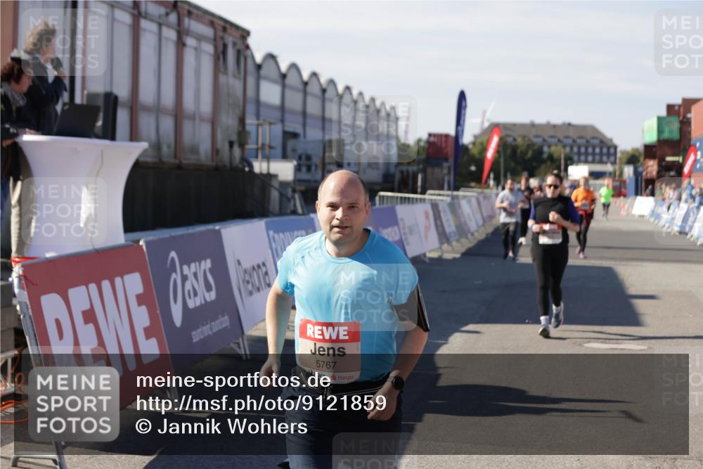 03.10.2025 - Köhlbrandbrückenlauf Jannik Wohlers http://msf.ph/oto/9121859 03.10.2025 13:36:44 Ziel 4974, 5199, 5278, 5585, 5767, 6023, 6825 meine-sportfotos.de