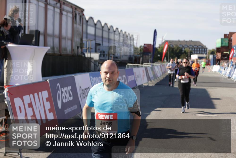 03.10.2025 - Köhlbrandbrückenlauf Jannik Wohlers http://msf.ph/oto/9121864 03.10.2025 13:36:44 Ziel 4974, 5199, 5278, 5585, 5767, 6023, 6825 meine-sportfotos.de