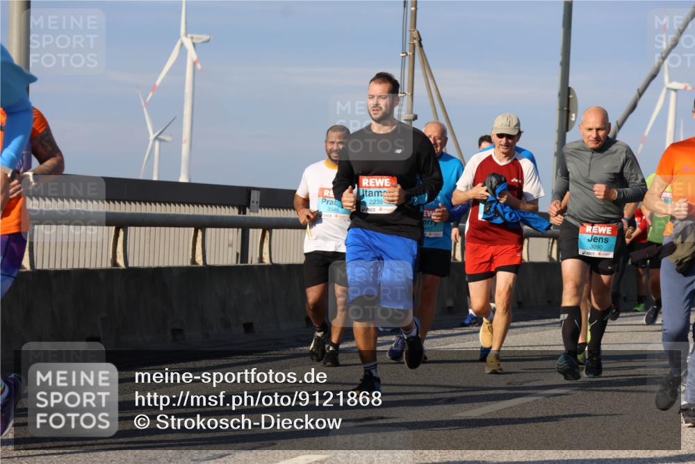 03.10.2025 - Köhlbrandbrückenlauf Strokosch-Dieckow http://msf.ph/oto/9121868 03.10.2025 09:58:02 Position 2 2239, 3346, 447, 3090 meine-sportfotos.de