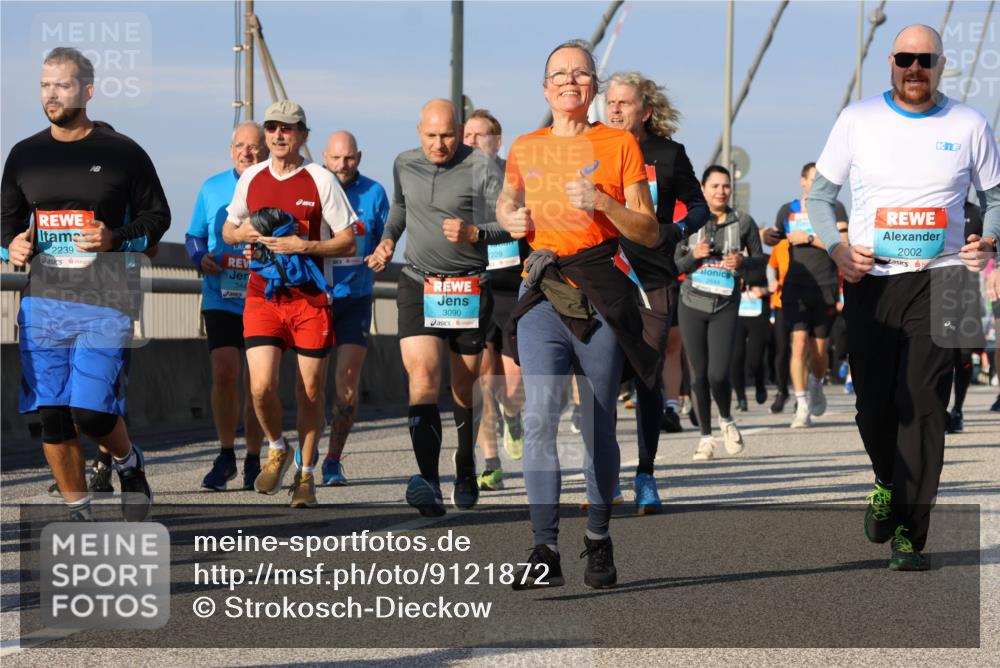 03.10.2025 - Köhlbrandbrückenlauf Strokosch-Dieckow http://msf.ph/oto/9121872 03.10.2025 09:58:03 Position 2 2239, 344, 3090, 2002 meine-sportfotos.de