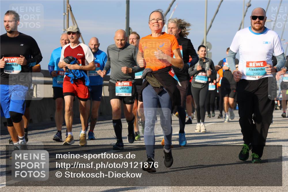 03.10.2025 - Köhlbrandbrückenlauf Strokosch-Dieckow http://msf.ph/oto/9121876 03.10.2025 09:58:03 Position 2 2239, 1839, 3090, 2229, 2002 meine-sportfotos.de
