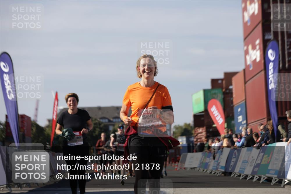 03.10.2025 - Köhlbrandbrückenlauf Jannik Wohlers http://msf.ph/oto/9121878 03.10.2025 13:36:51 Ziel 4974, 5287, 5313, 5767, 5808 meine-sportfotos.de